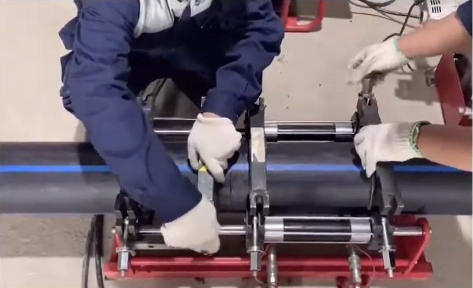 Gá lắp và cân chỉnh ống